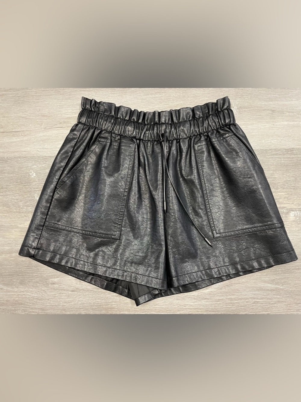 SCHHJZPJ Black Faux Leather High-Waisted Shorts with Pockets & Drawstring Size M